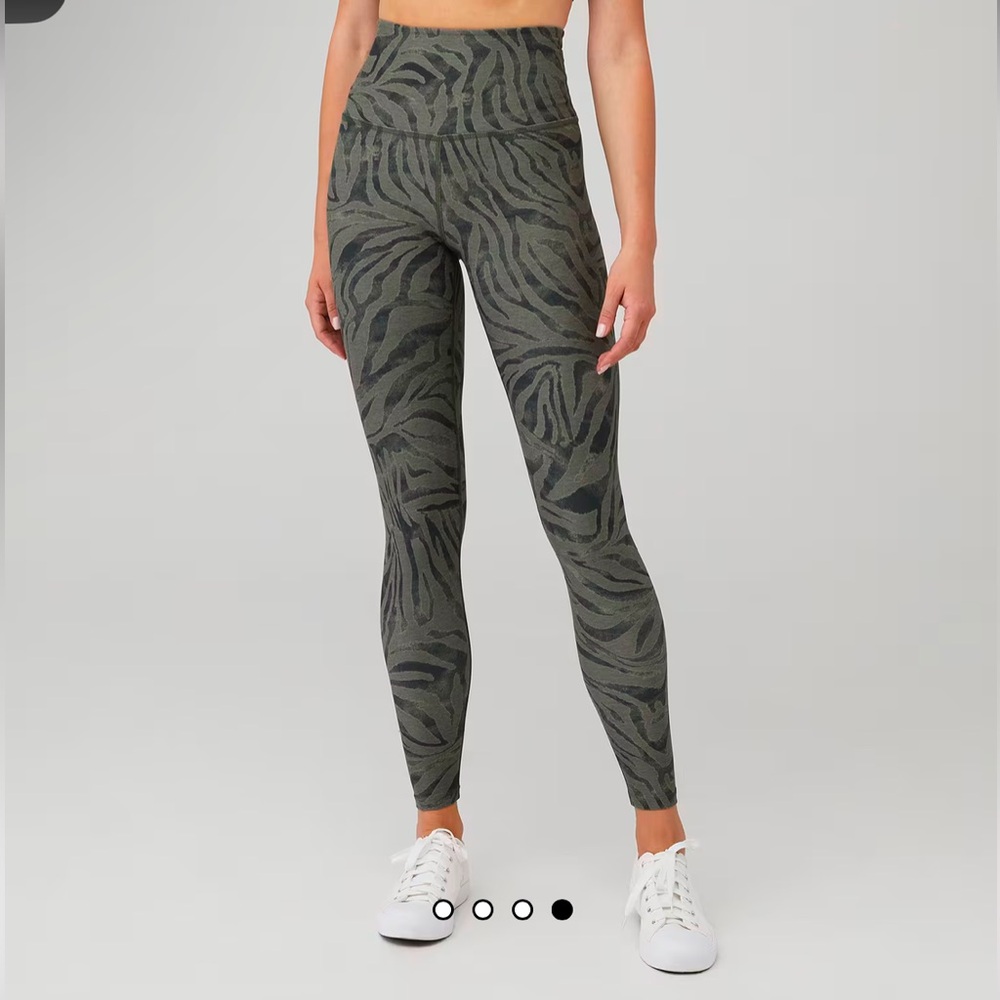 NWT Beyond Yoga leggings
